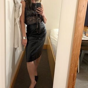 Vintage Gap Genuine Leather Blqck Skirt, Size 2